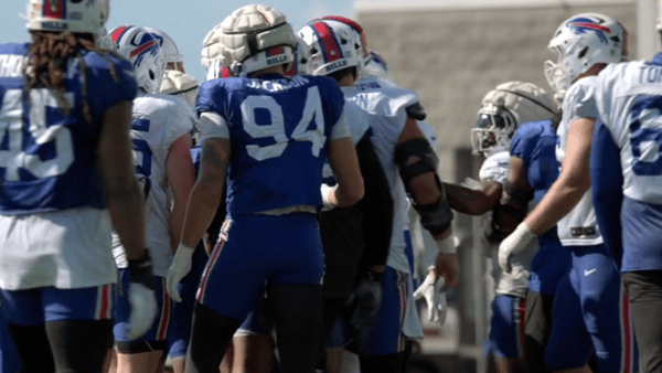 Ray Davis fight Buffalo Bills (Screenshot via HBO's Hard Knocks)